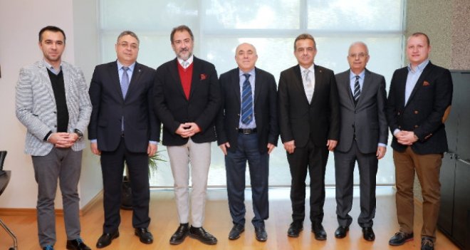 KSK Voleybol Takımı’na Yaşar Üniversitesi forma sponsoru oldu
